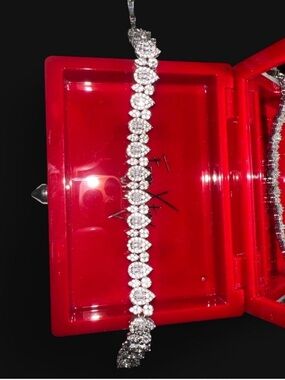 Crystal Tennis Bracelet 
#Rarefind
#Sparkle
#Glam
#LuxuryFashion
#Elegant
Bride
